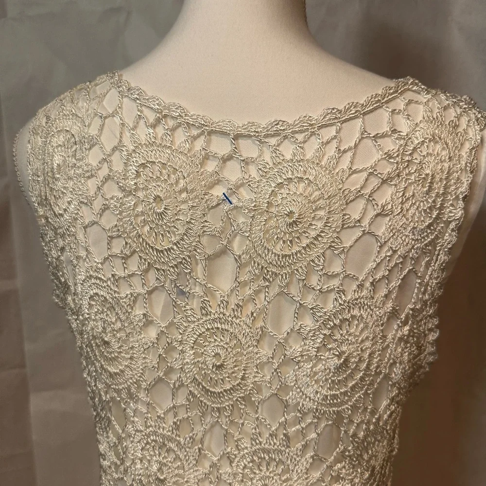 Elegant Lace Sleeveless Top